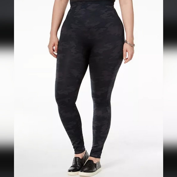 NWOT SPANX High Waisted Look At Me Now Seamless Leggings in Black Camo Sz. 2X - Picture 1 of 6